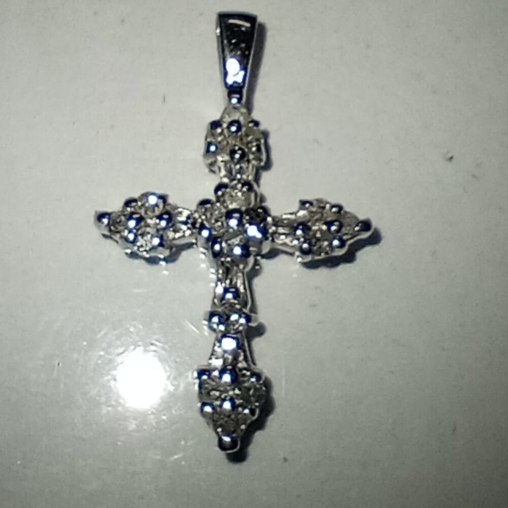 10Kt White Gold ¼-Carat Diamond Cross Pendant